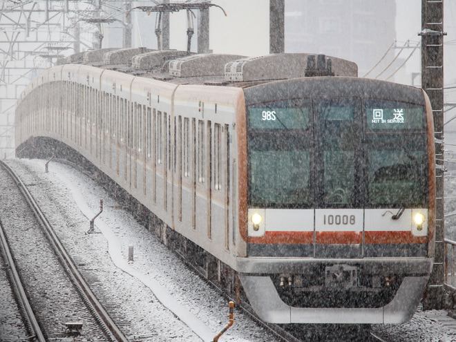 【メトロ】10000系10108F臨時回送を和光市駅で撮影した写真