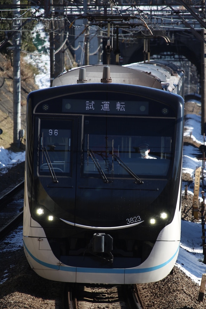 【東急】3020系3123F 8両で性能確認試運転をたまプラーザ駅で撮影した写真