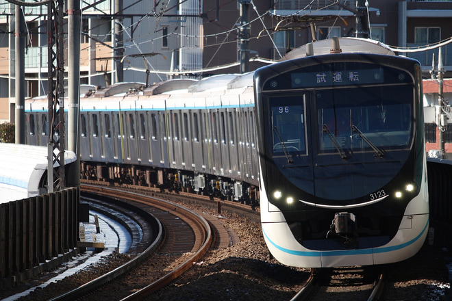 【東急】3020系3123F 8両で性能確認試運転を青葉台駅で撮影した写真