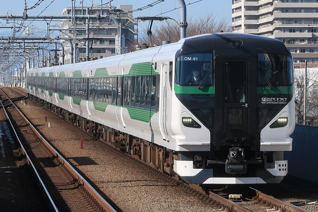 【JR東】E257系OM-91使用の臨時快速「成田山初詣青梅号」運転の拡大写真