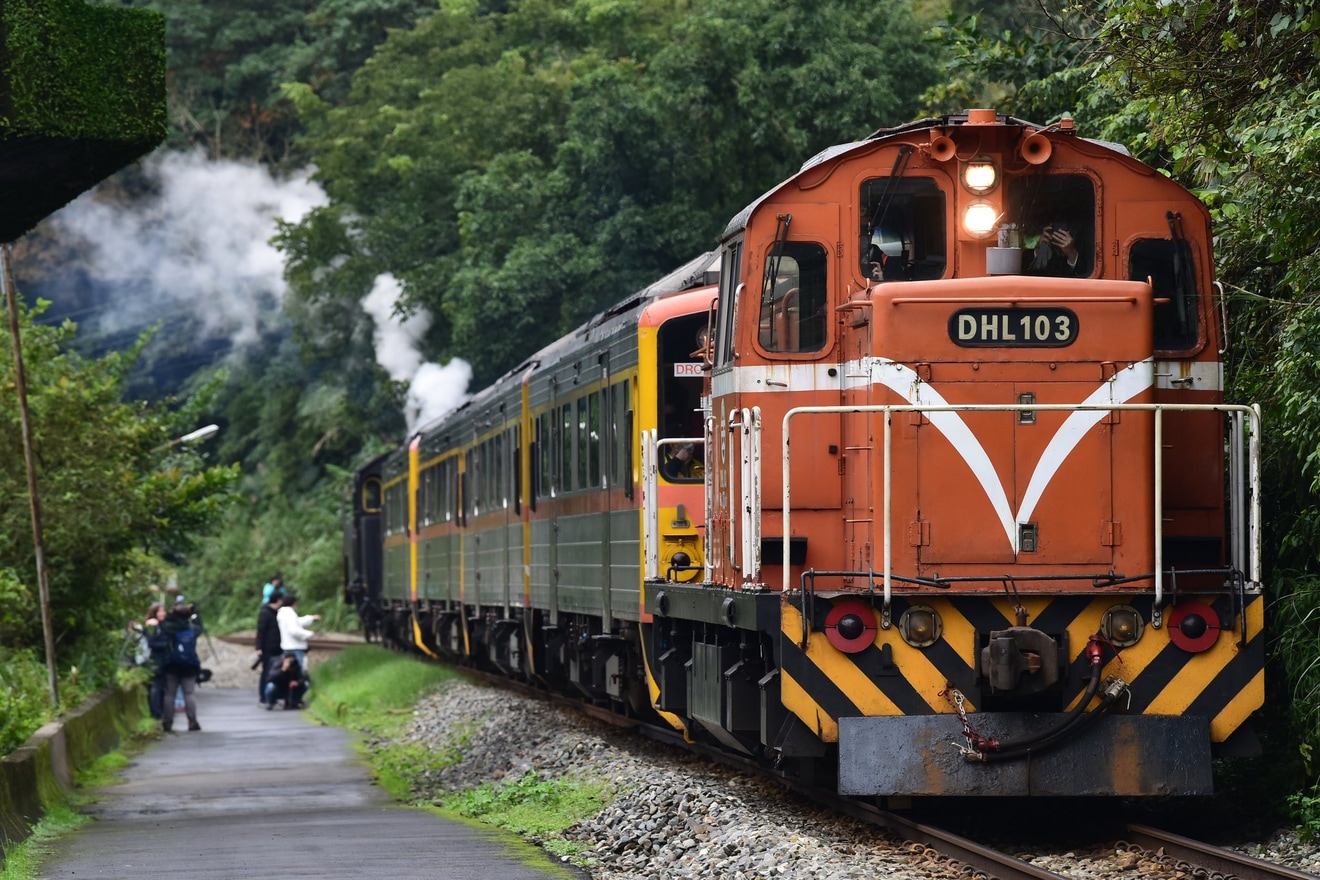 【台鐵】平溪線でCK124(C12)を使用した団体臨時列車の拡大写真
