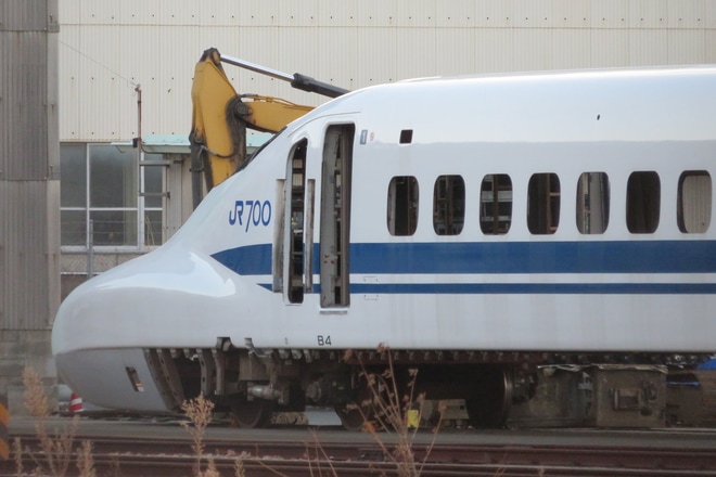 【JR西】700系B4編成解体線へを博多総合車両所付近で撮影した写真