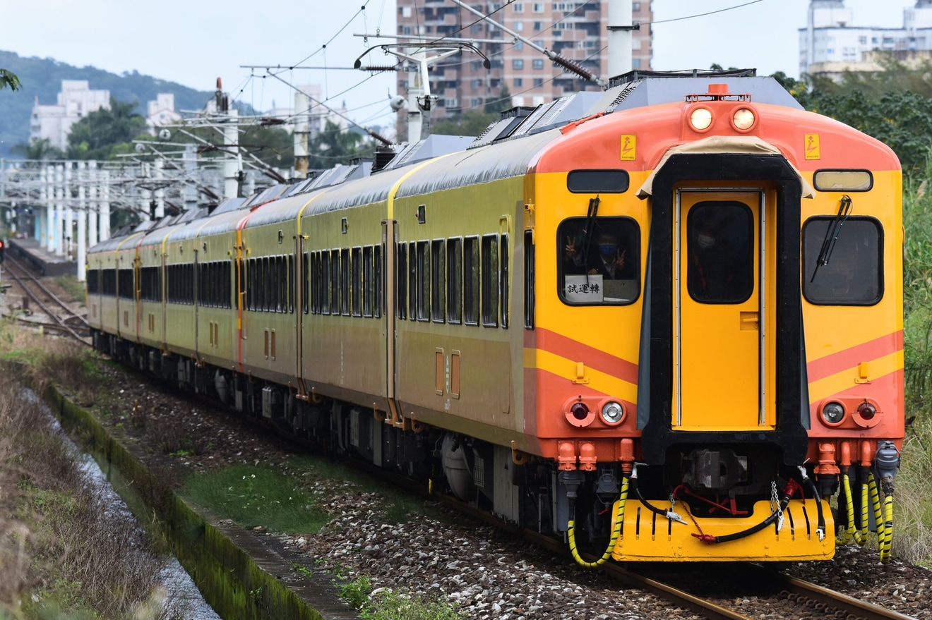 【台鐵】EMU300形が台東線(花東線)で試運転の拡大写真