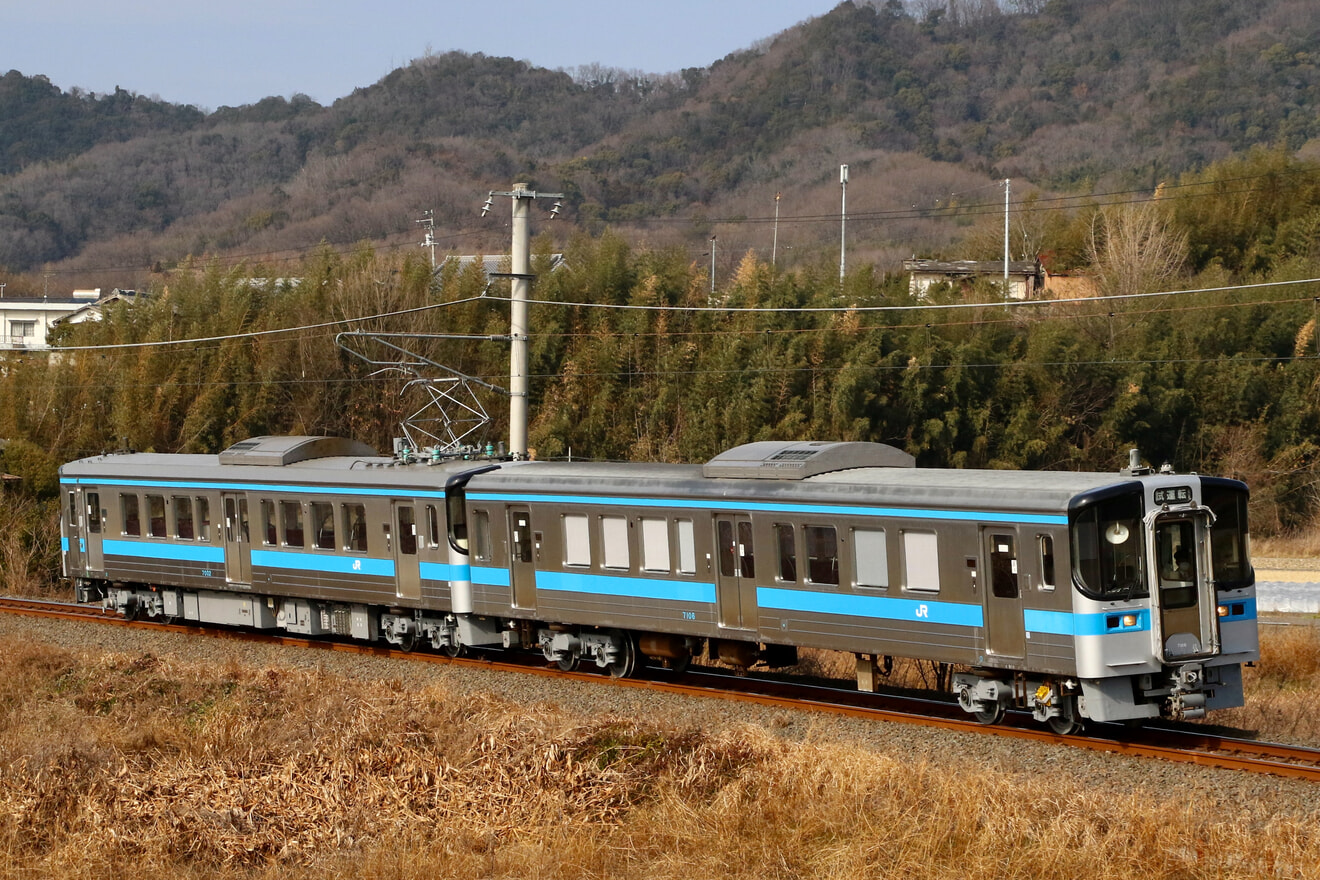 【JR四】7000系7106+7002が検査を終えて多度津工場出場の拡大写真