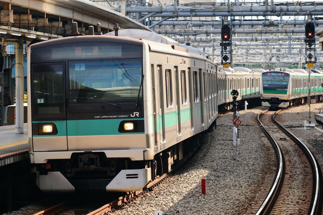 【JR東】E233系マト7編成東京総合車両センター出場回送を大崎駅で撮影した写真