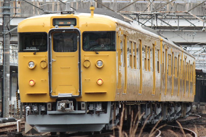 【JR西】115系D-08編成下関総合車両所本所出場回送を新白島～広島間で撮影した写真