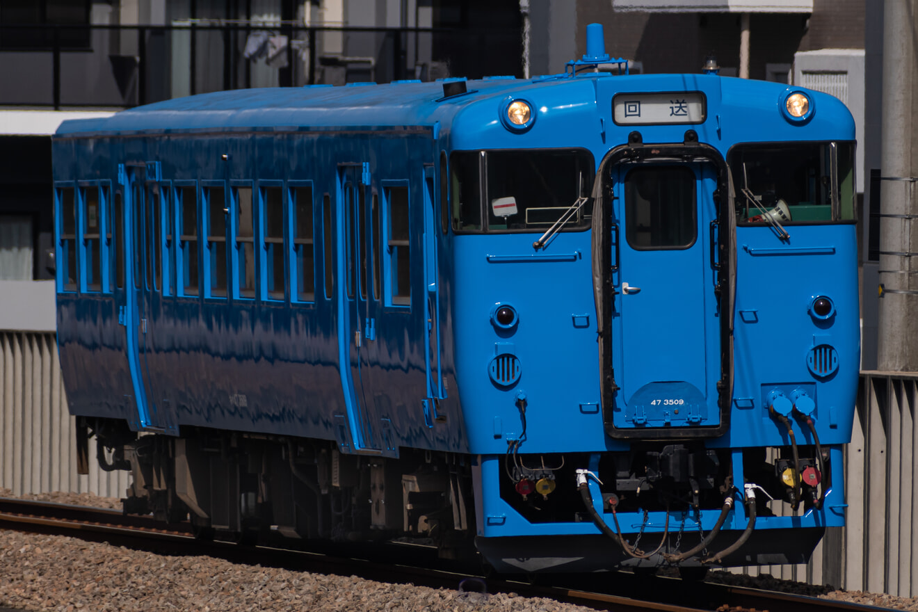 【JR九】キハ47-3509が青単色姿で小倉総合車両センター出場の拡大写真