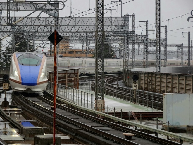 【JR東】E7系F30編成台検出場本線試運転を仙台駅で撮影した写真