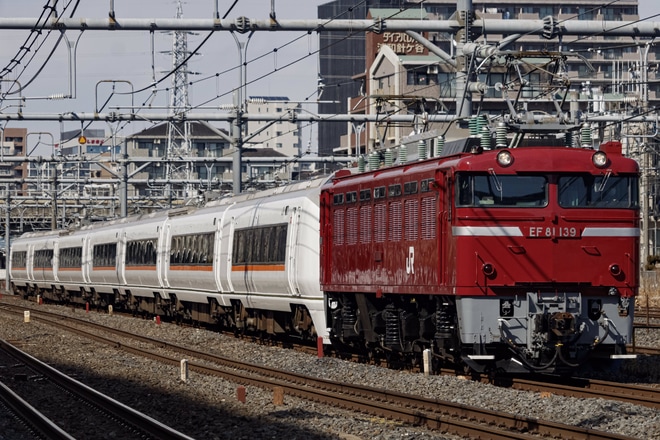 【JR東】EF81-139牽引で651系OM207編成勝田へ配給輸送を不明で撮影した写真