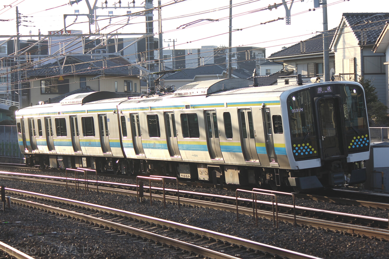 【JR東】E131系マリR11編成 「両国駅鉄分まつり」展示に伴う回送の拡大写真