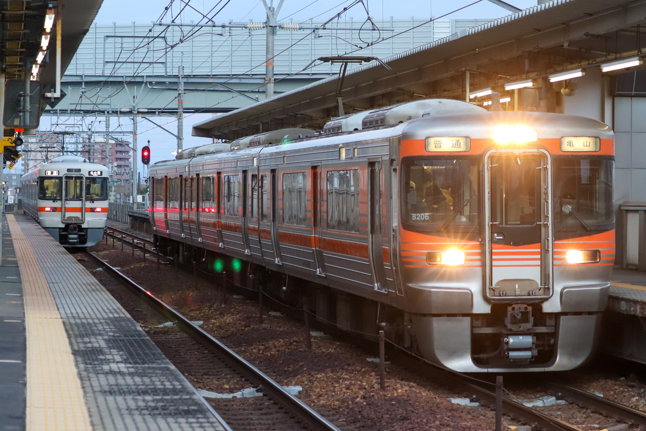 【JR海】313系8000番台「セントラルライナー」車関西線区間快速代走の拡大写真