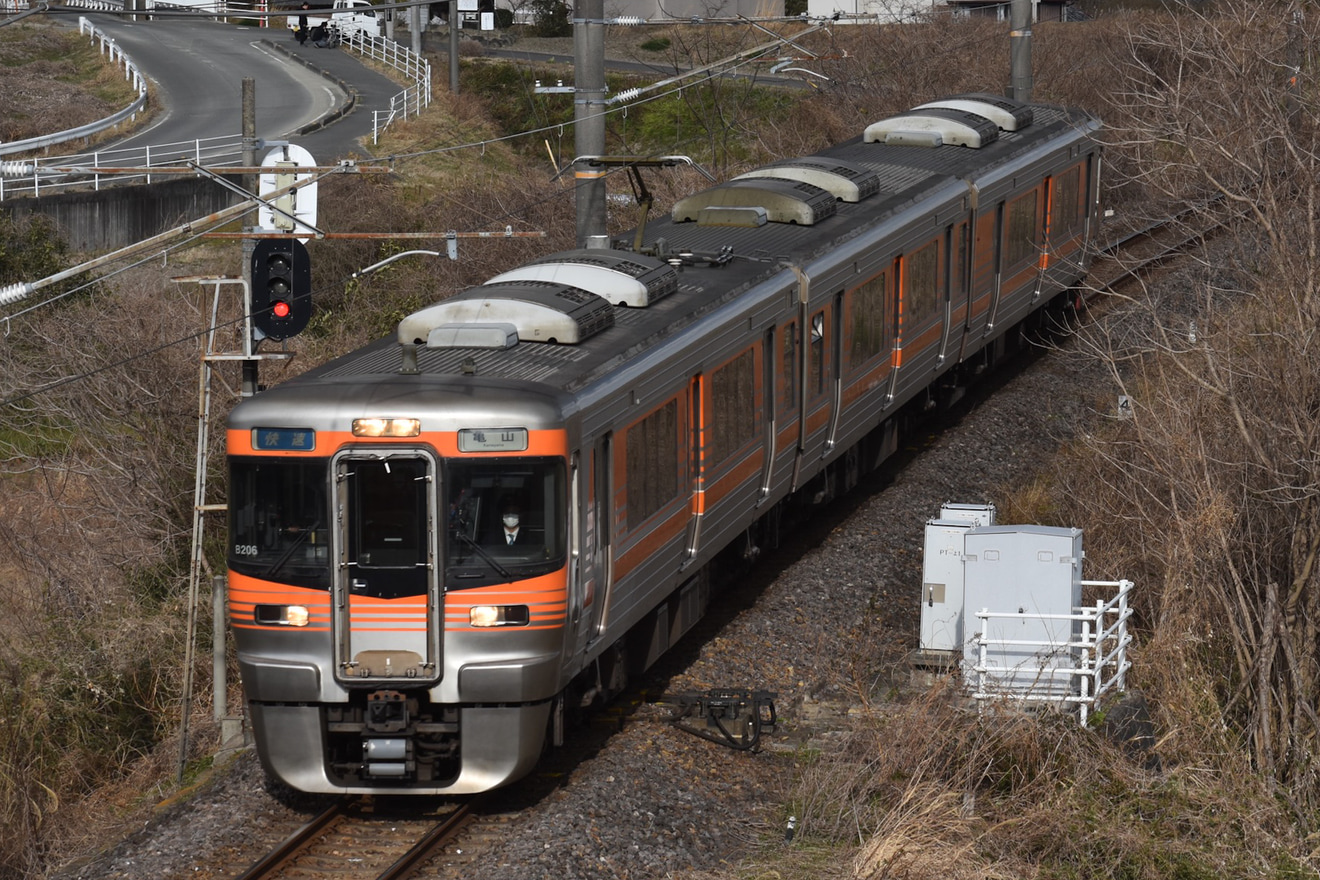 【JR海】313系8000番台「セントラルライナー」車関西線区間快速代走の拡大写真