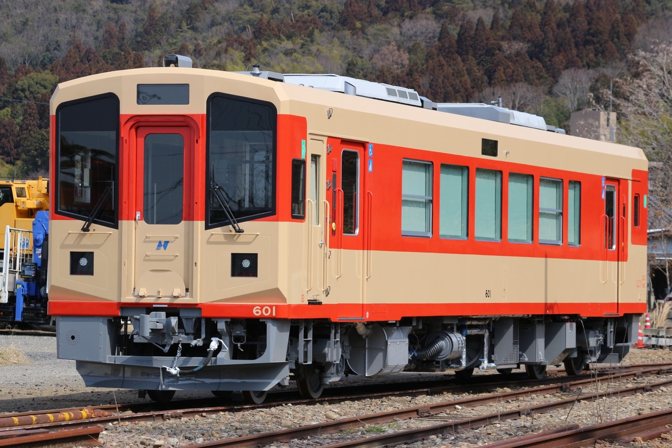 【長良川】国鉄越美南線「急行おくみの号」をイメージした新型車両の拡大写真