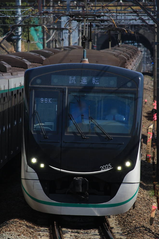 【東急】2000系2125F 長津田車両工場出場試運転をたまプラーザ駅で撮影した写真