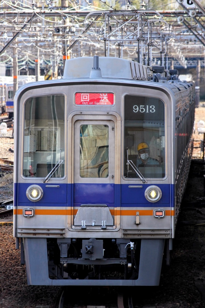 【南海】リニューアル改造実施中の9000系9513Fが姿を表すを千代田検車支区で撮影した写真