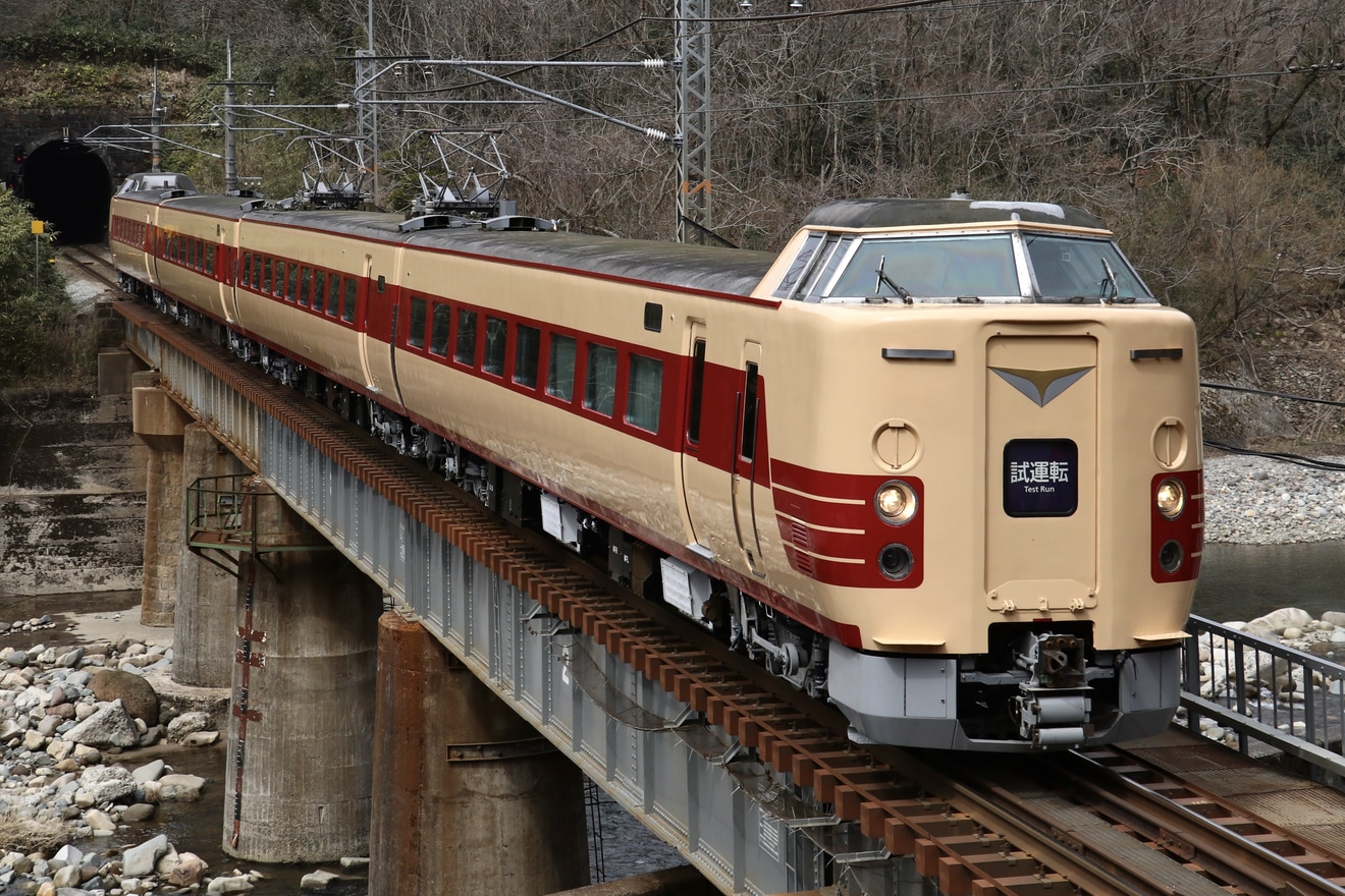 【JR西】国鉄色381系4両が後藤総合車両所本所試運転の拡大写真