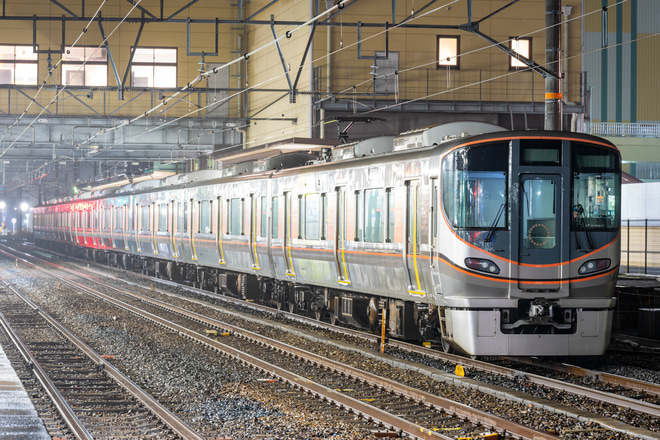 【JR西】323系LS07編成　奈良支所車輪転削返却回送を柏原駅で撮影した写真