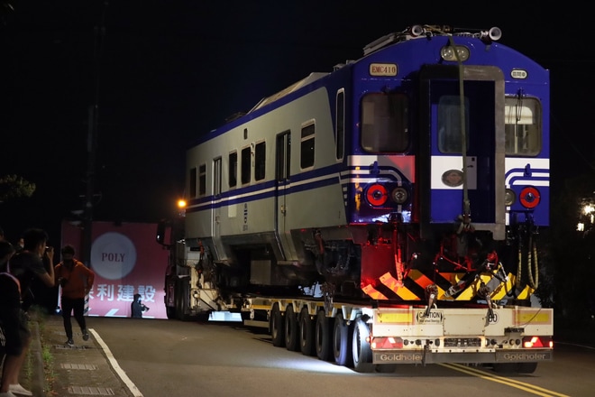 【台鐵】EMU400形EMC410国立鉄道博物館へ陸送を不明で撮影した写真