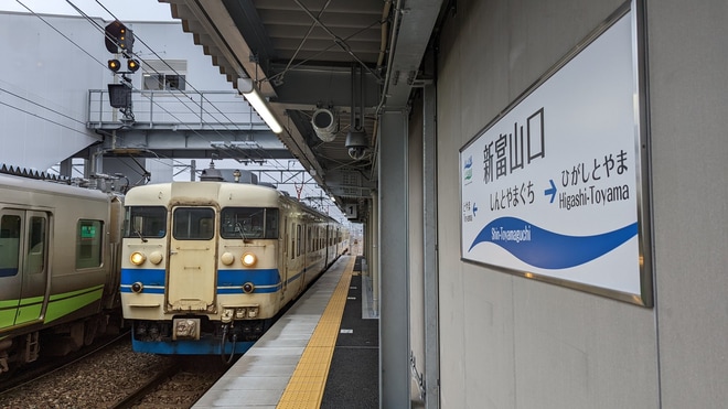 【あい鉄】413系AM02編成が営業運転復帰を新富山口駅で撮影した写真