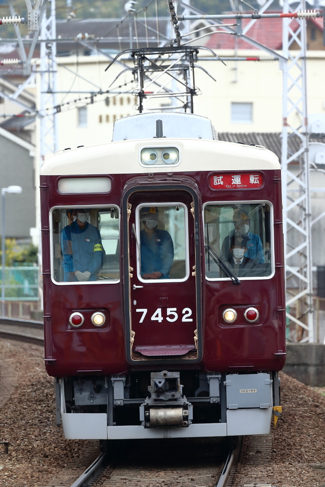 【阪急】7300系7302Fが試運転を実施を長岡天神駅で撮影した写真