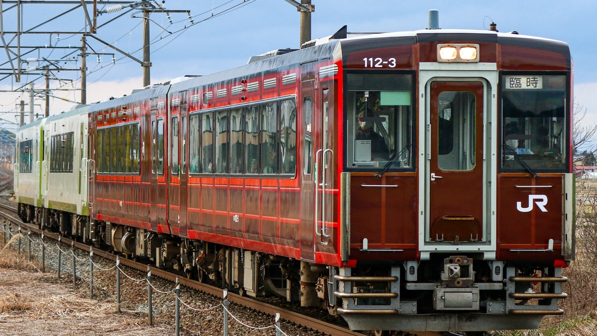 JR東】キハ111-3+キハ112-3「レトロ車両ラッピング」が仙台一ノ関間の