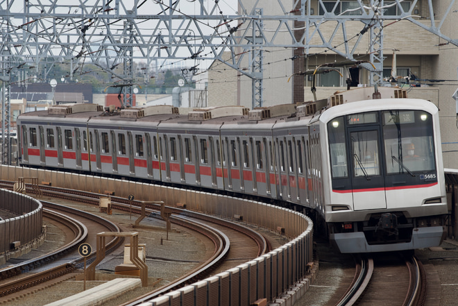 【東急】5080系5185F J-TREC横浜入場に伴う臨時回送を高津駅で撮影した写真