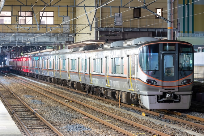 【JR西】323系LS11編成　奈良支所車輪転削返却回送を柏原駅で撮影した写真