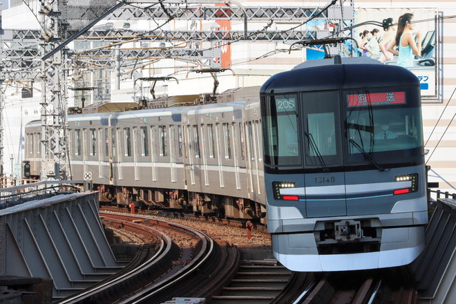 【メトロ】13000系ホームドア輸送回送を南千住駅で撮影した写真