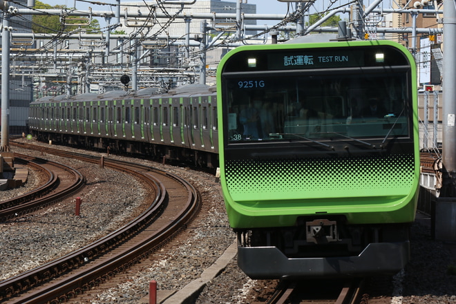 【JR東】E235系トウ38編成 性能確認試運転を御徒町駅で撮影した写真