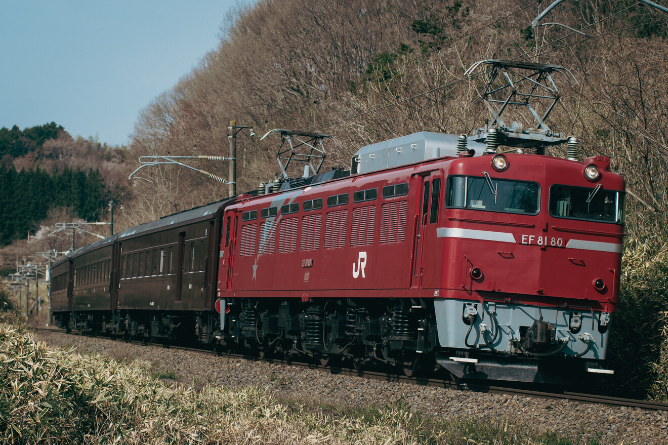 【JR東】EF81-80牽引の左沢線全通100周年記念号送り込み回送の拡大写真