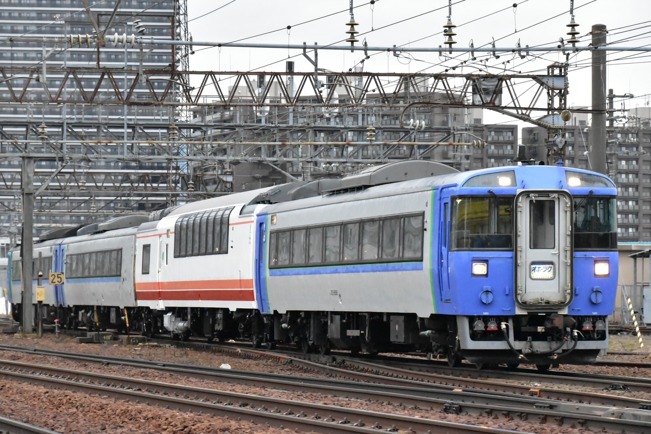 【JR北】新特急色に復刻されたキロ182-504運行開始の拡大写真
