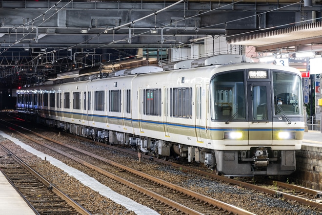 【JR西】221系NC603編成吹田総合車両所出場回送を柏原駅で撮影した写真