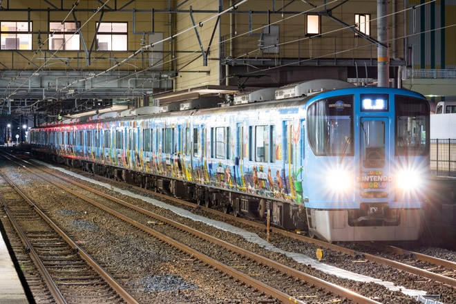 【JR西】323系LS15編成「SUPER NINTENDO WORLD」奈良支所から車輪転削返却回送を柏原駅で撮影した写真