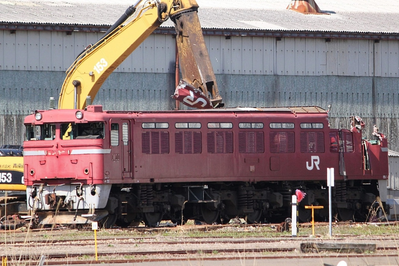 【JR東】EF81-137が秋田総合車両センターで解体中の拡大写真