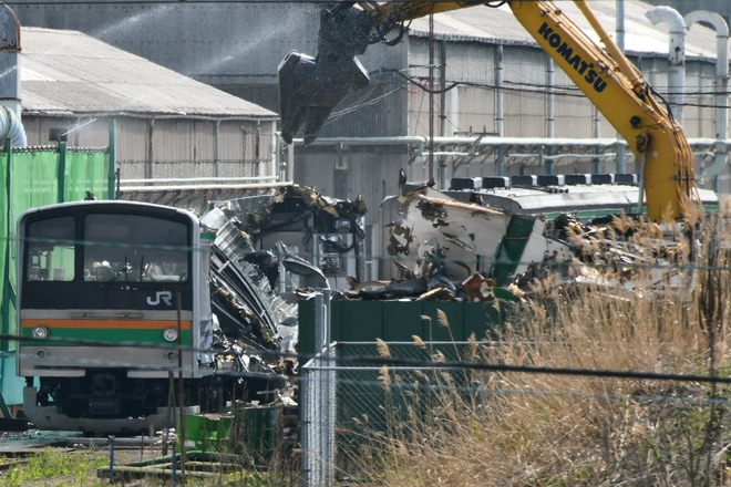 【JR東】205系600番台Y12編成クハ205-612解体中を長野総合車両センター付近で撮影した写真
