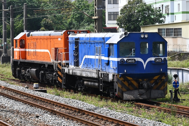 【台鐵】S400型S405が富岡車両基地へ回送を苗栗駅で撮影した写真
