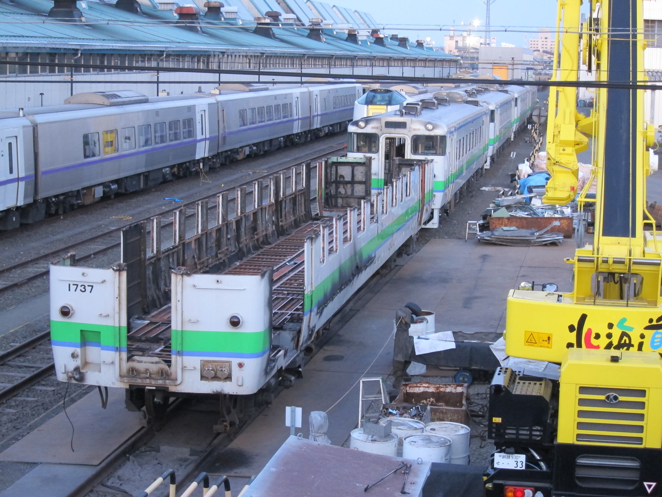 【JR北】キハ40-1737が釧路運輸車両所で解体中の拡大写真