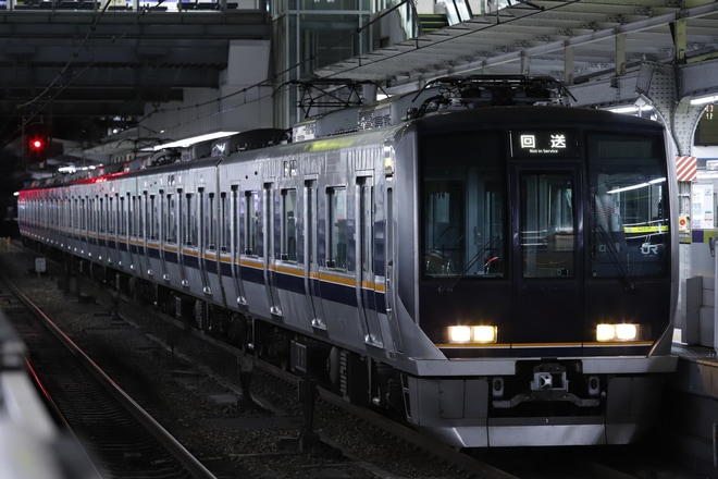 【JR西】225系U1編成、I1編成、321系D1編成が試運転を大阪駅で撮影した写真