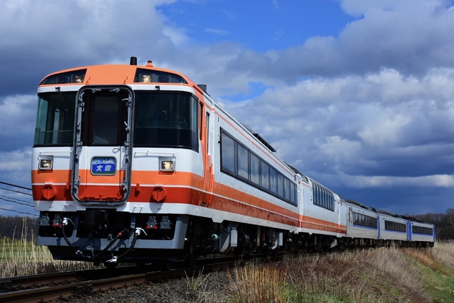 【JR北】キハ183-8565が新特急色で運用開始し、キロ182-504(新特急色）とペアで運用開始