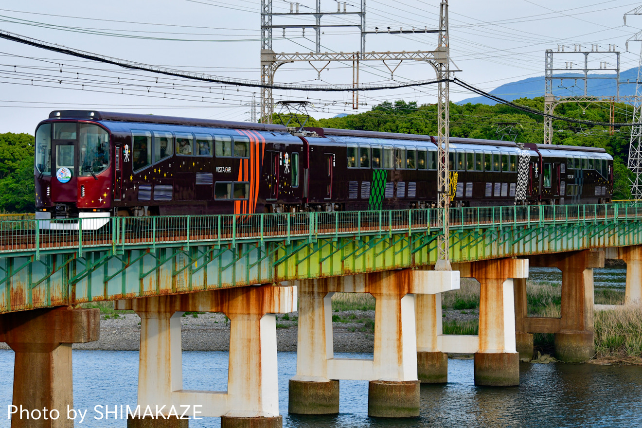【近鉄】20000系楽を使用した臨時列車を運行の拡大写真