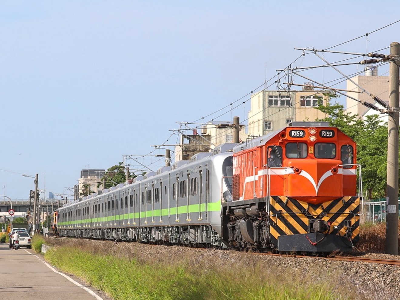 【台鐵】EMU900EP923編成が輸送の拡大写真