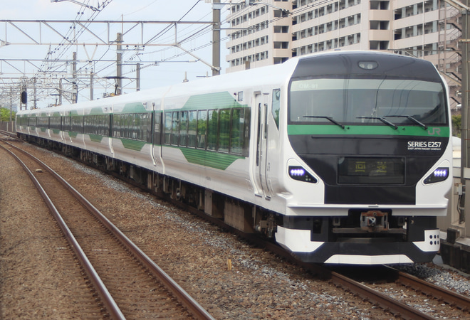 【JR東】E257系5000番台OM-91編成 東大宮センターへ返却を新浦安駅で撮影した写真
