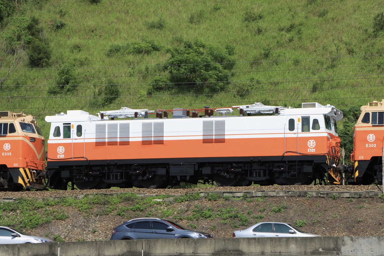 【台鐵】E100型E101がお色直しを終えて富岡車両基地出場の拡大写真