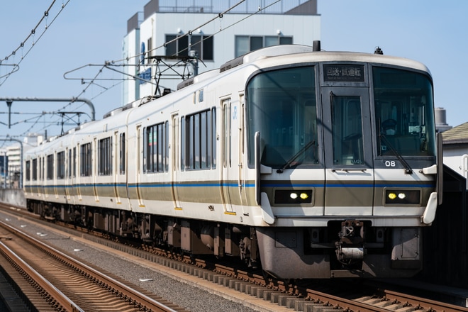 【JR西】221系NA425編成 GW期間城東･梅田貨物線保安列車で桜島線へを衣摺加美北駅で撮影した写真
