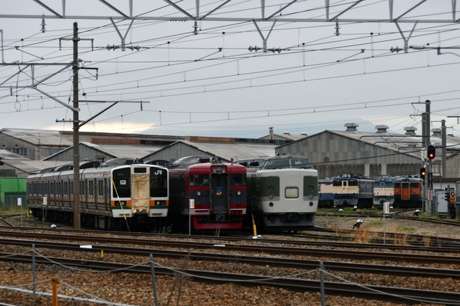 【しな鉄】115系S13編成廃車置き場へ移動を長野総合車両センター付近で撮影した写真