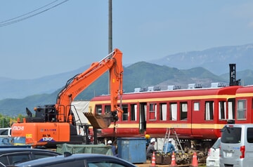 【長電】2500系のクハ2560が解体作業中