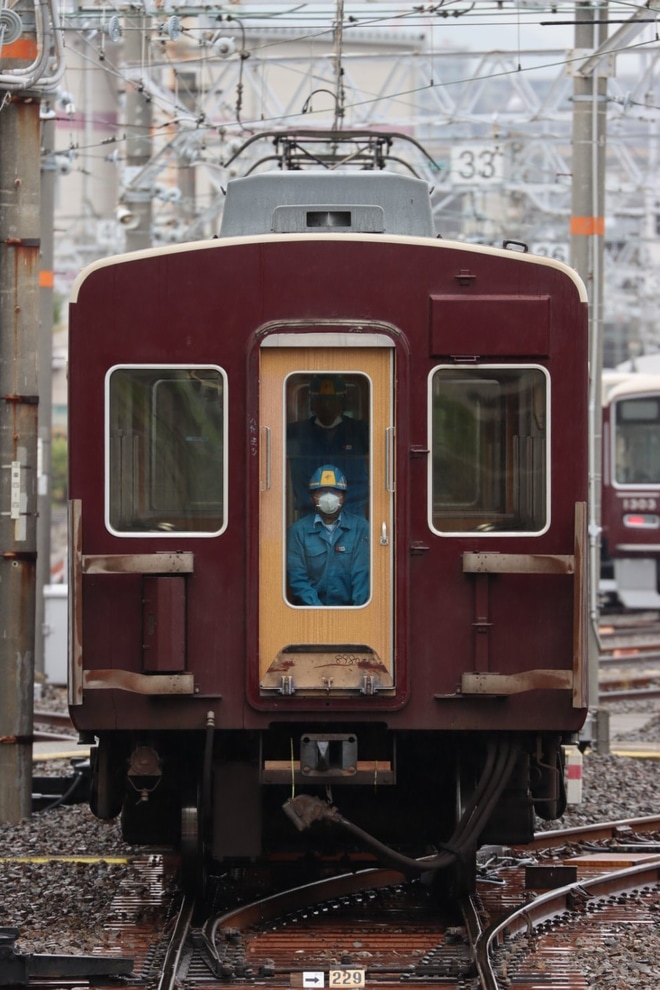 【阪急】8300系8300F正雀工場へ入場を不明で撮影した写真