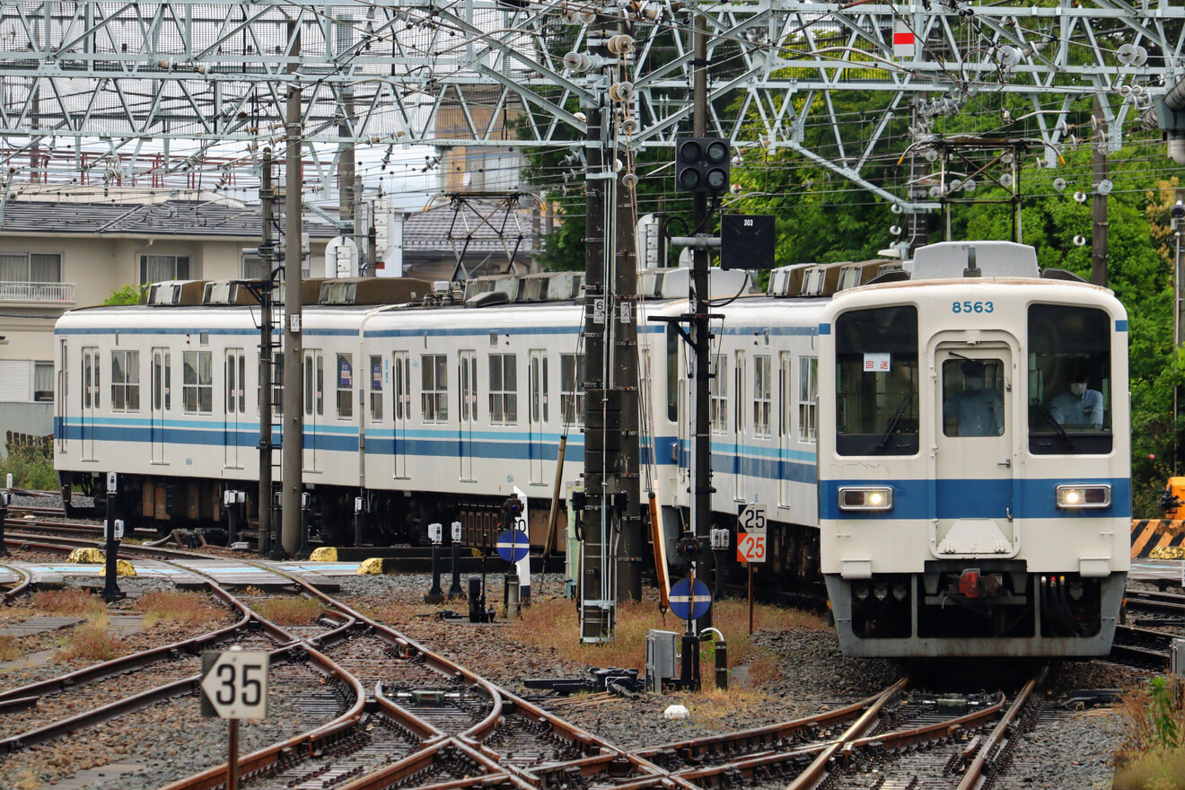 【東武】8000系8563F+8564F廃車回送の拡大写真