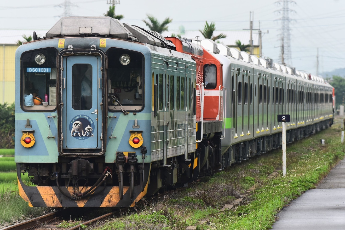 【台鐵】EMU900EP924編成が輸送の拡大写真