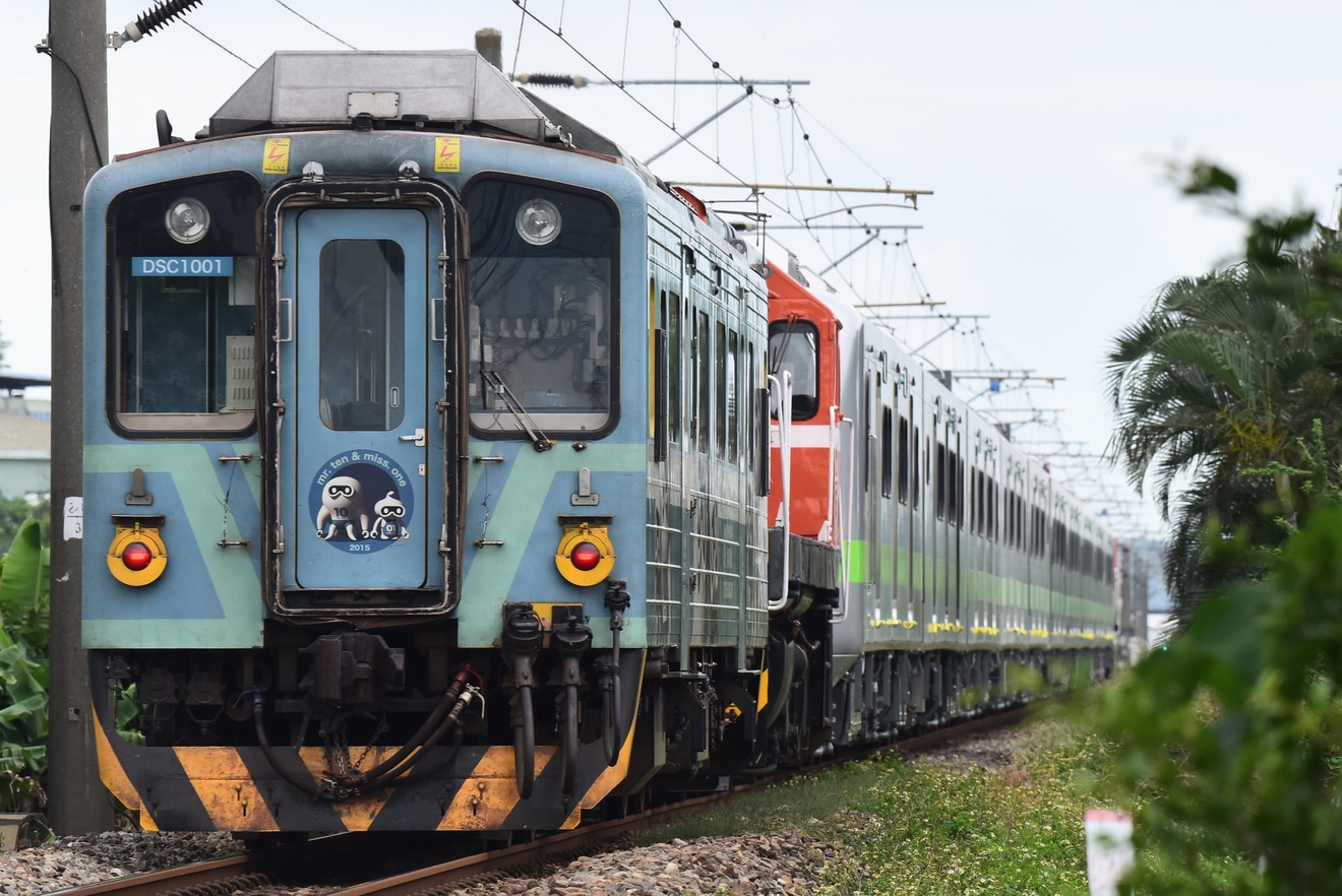 【台鐵】EMU900EP924編成が輸送の拡大写真